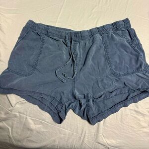 Gap size XL shorts